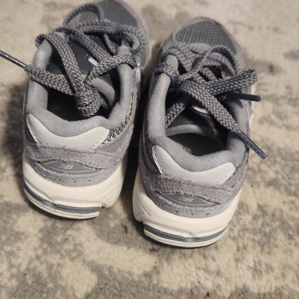 New Balance Kids' Gray Athletic Sneakers - Comfortable Everyday Shoes Size 7C - Picture 6 of 9